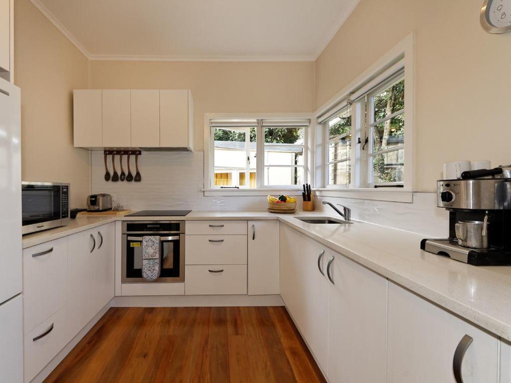 Surfer'S Sunshine Cottage - Piha Holiday Home Exterior foto