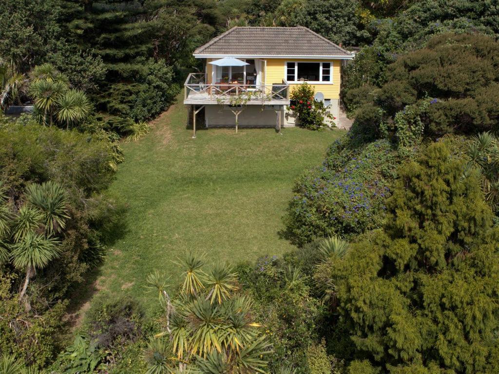 Surfer'S Sunshine Cottage - Piha Holiday Home Exterior foto